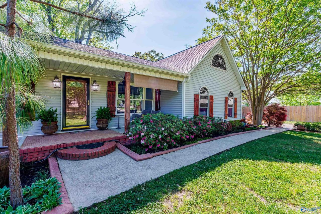 2045 Lindsay Lane S - Photo 1