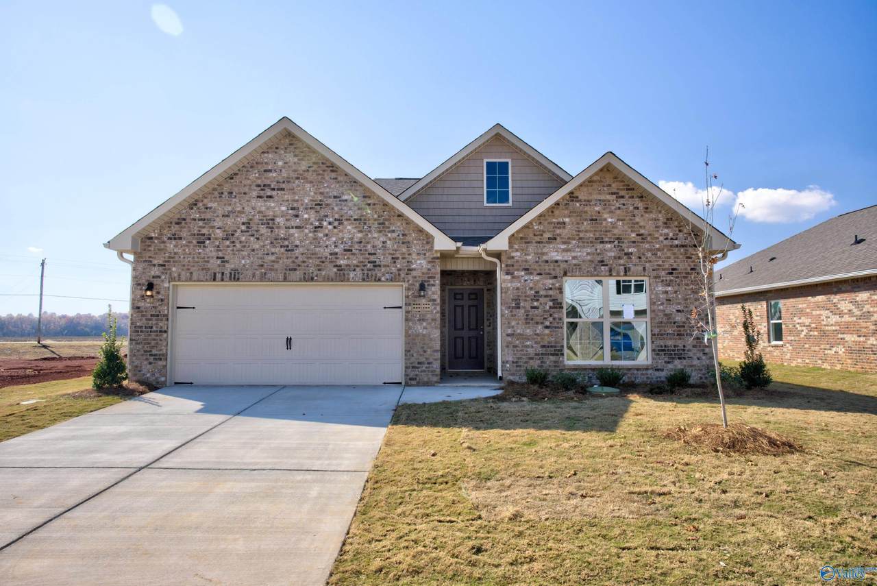 112 Heritage Lakes Boulevard - Photo 1