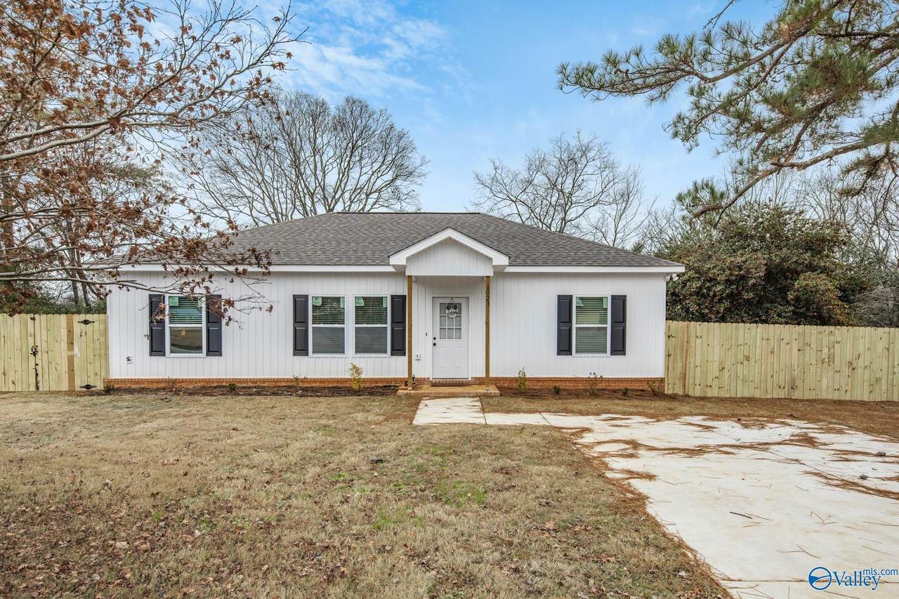 1023 Clubview Drive - Photo 1