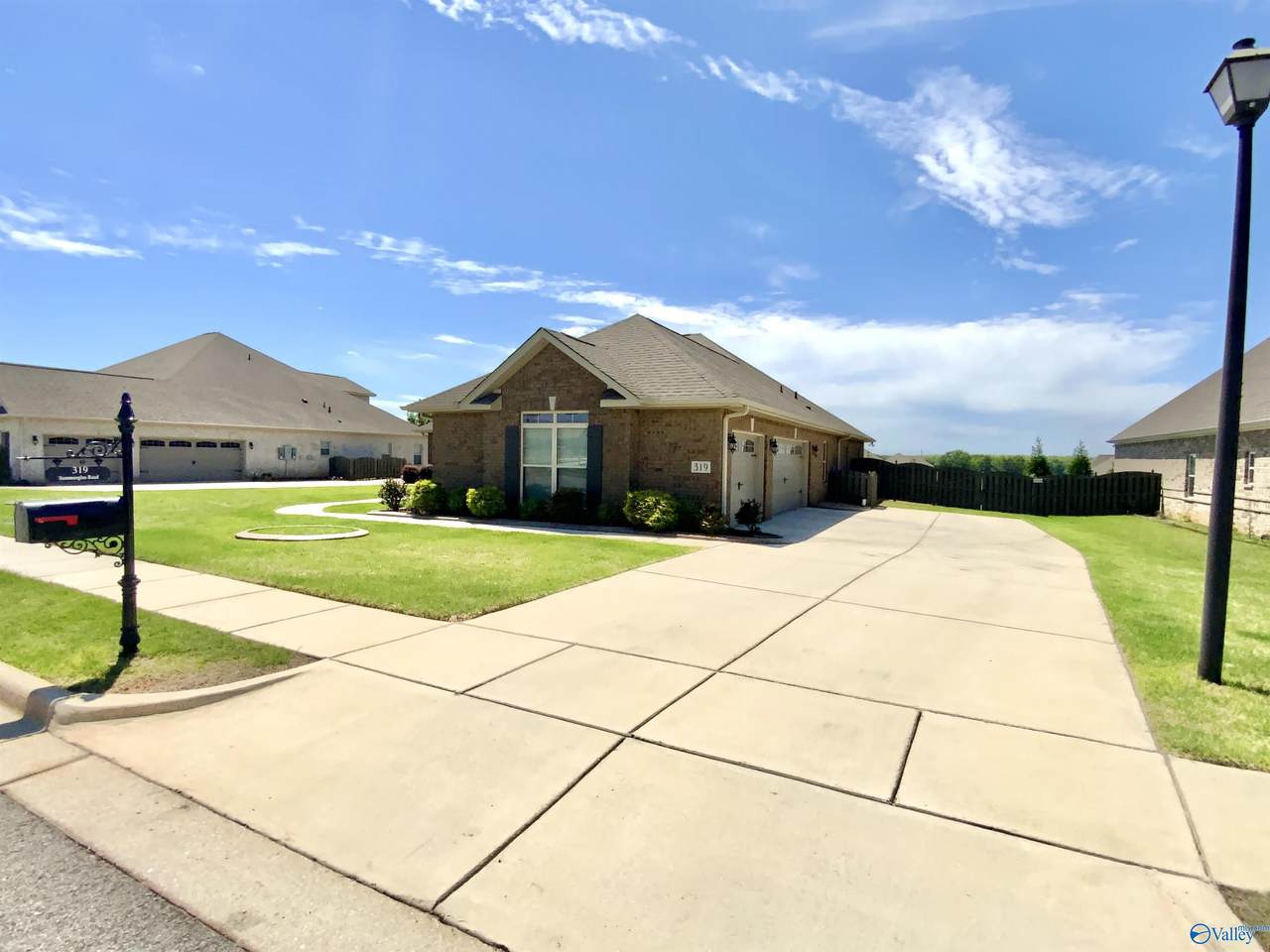 319 Summerglen Road - Photo 1