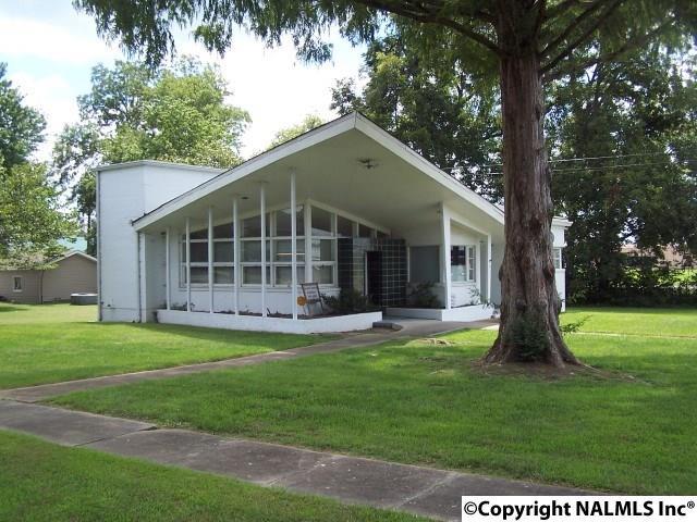 303 Thomas Avenue - Photo 1
