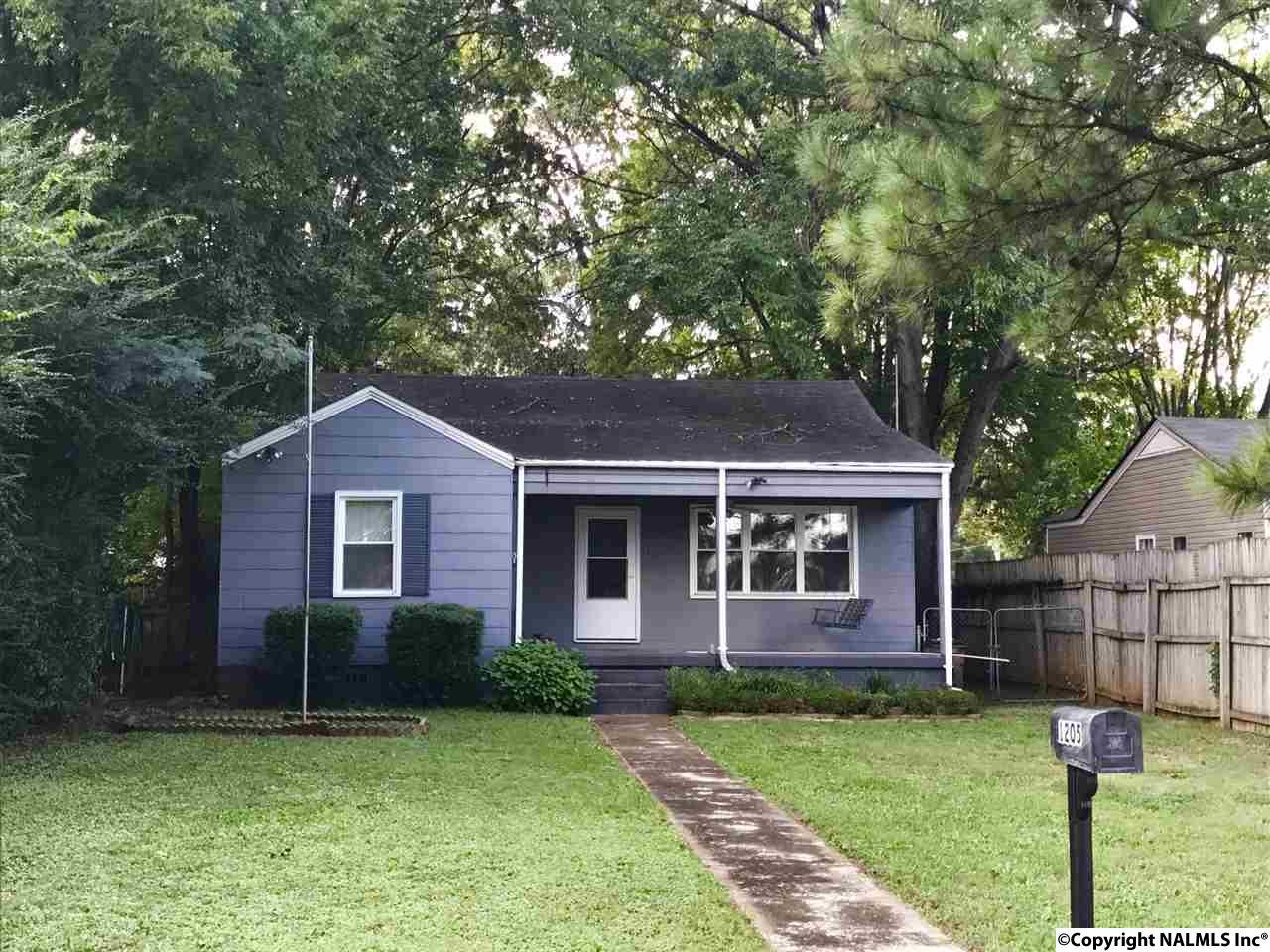 1205 11TH AVENUE SE - Photo 1