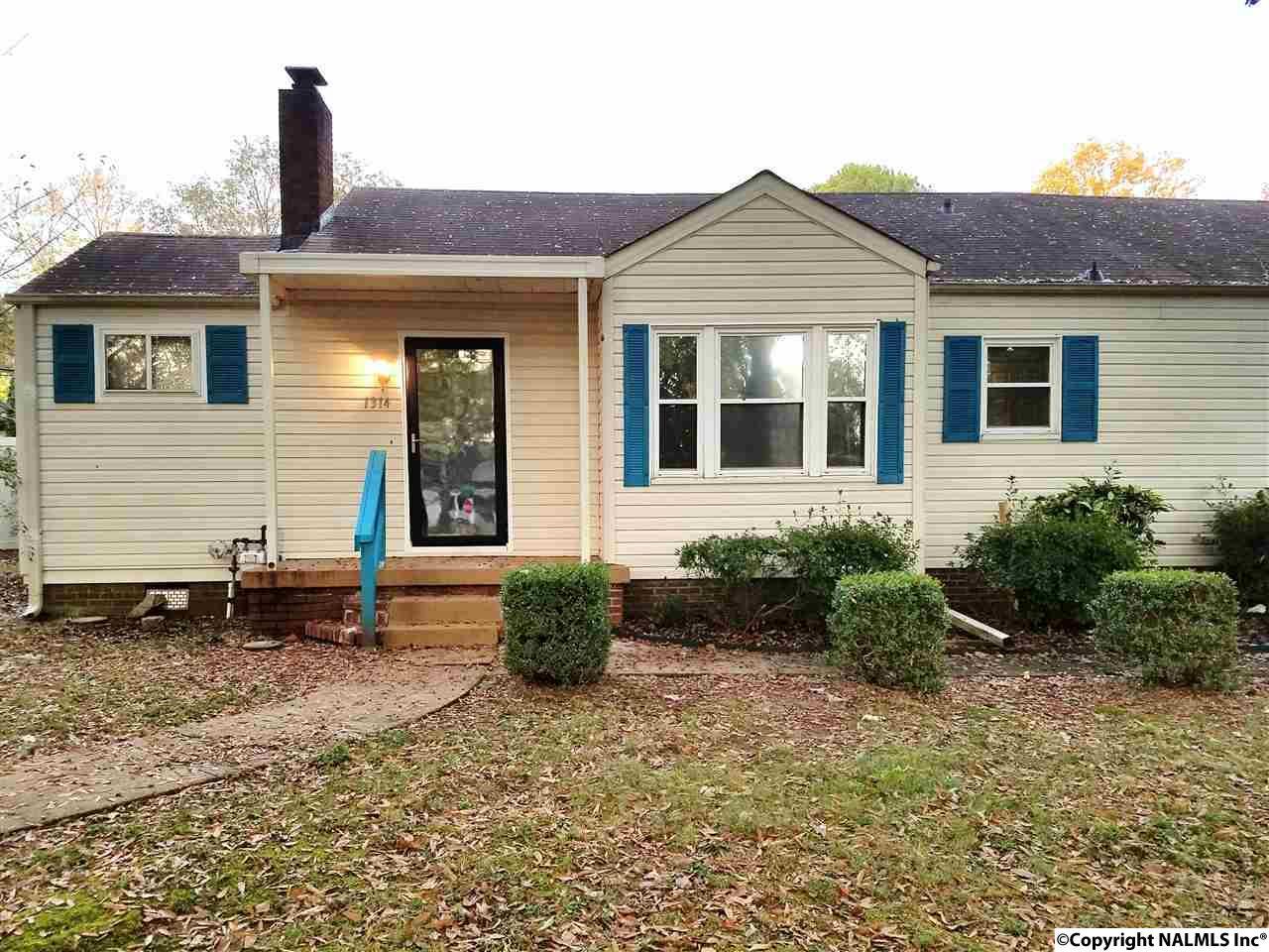 1314 10TH AVENUE SE - Photo 1