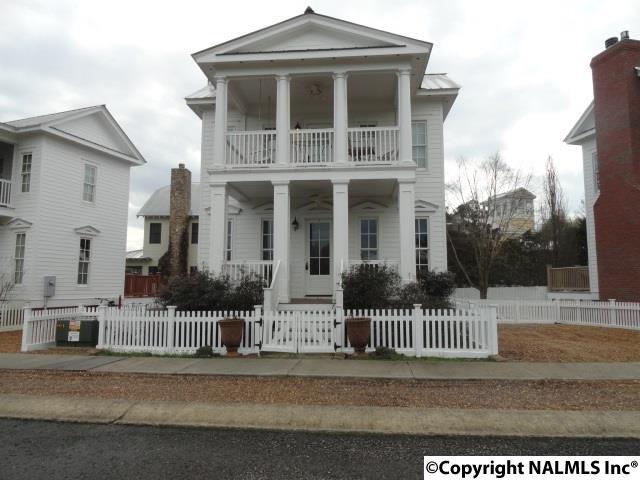 109 Laurel Street - Photo 1