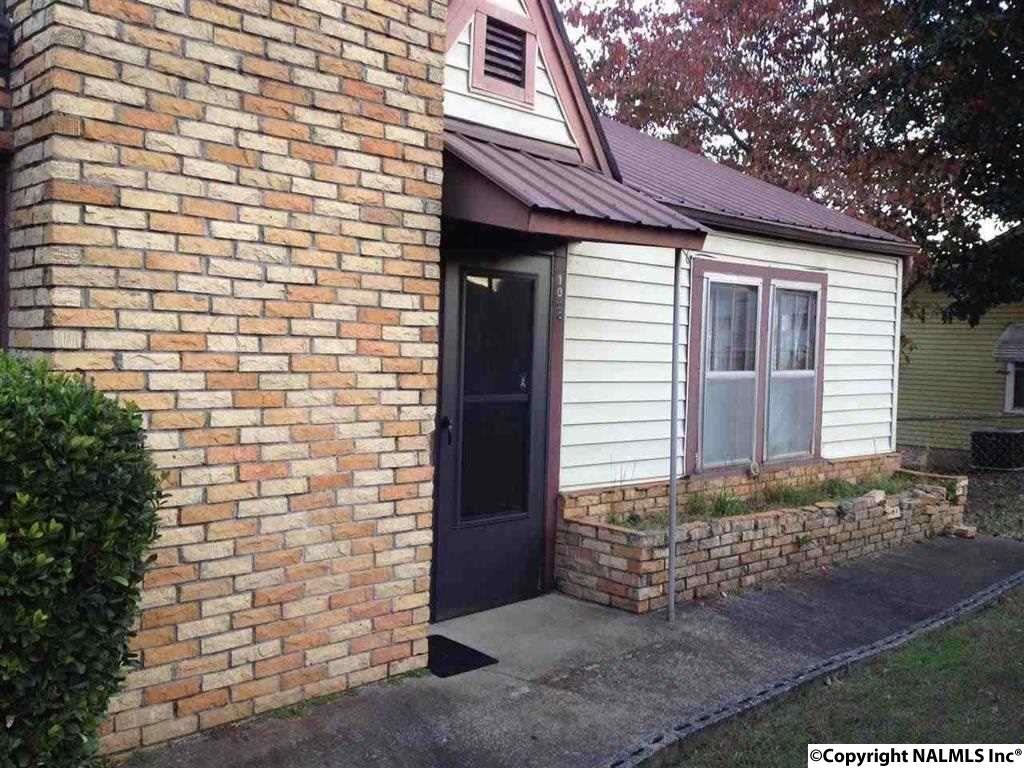 1004 North Houston Street - Photo 1