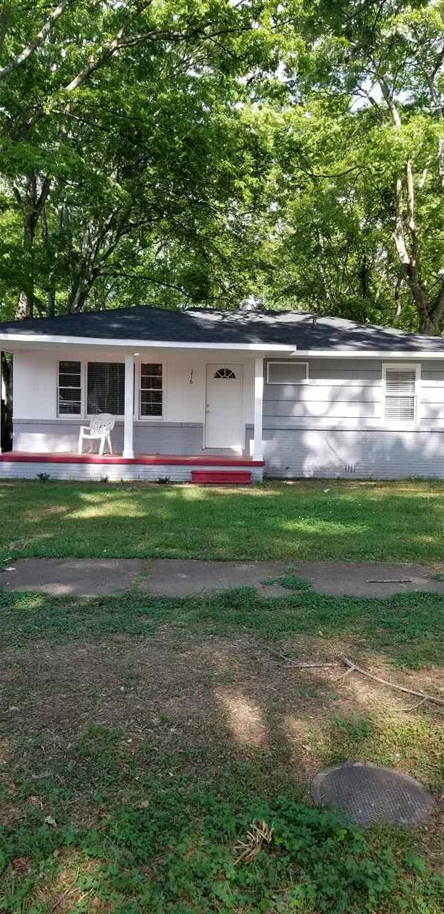 216 8TH AVENUE SW - Photo 1