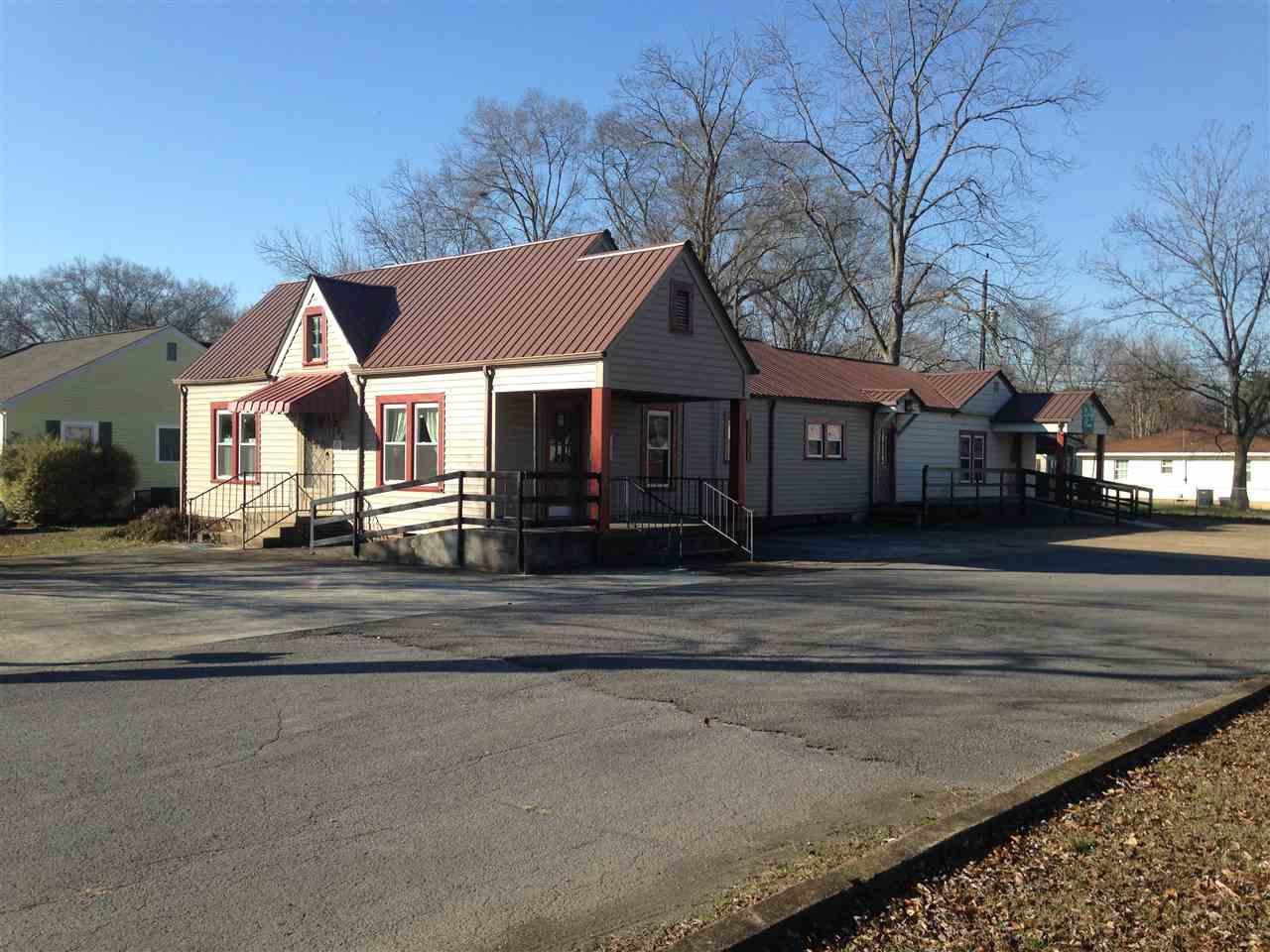 206 Veterans Drive - Photo 1