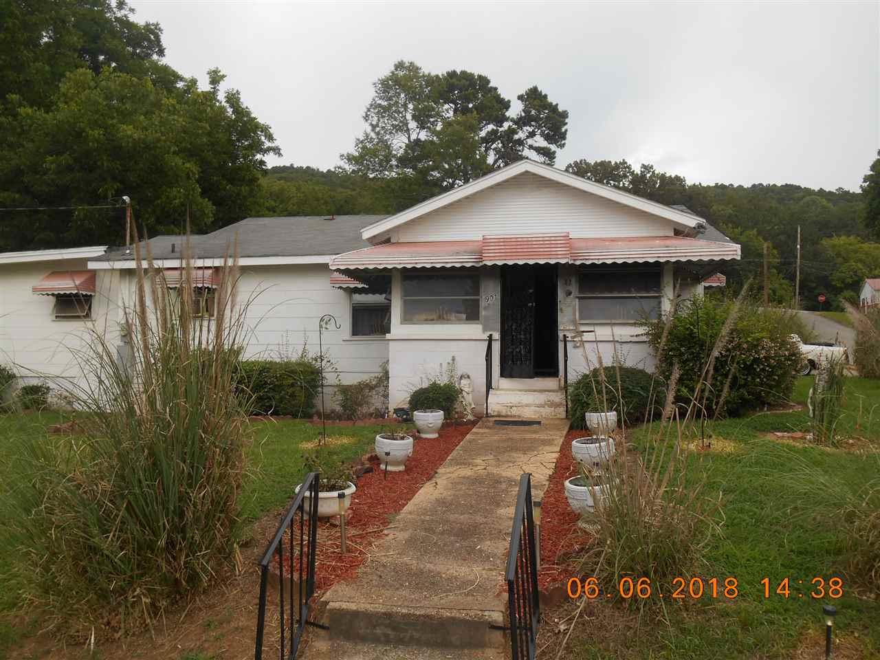 901 Avenue E - Photo 1
