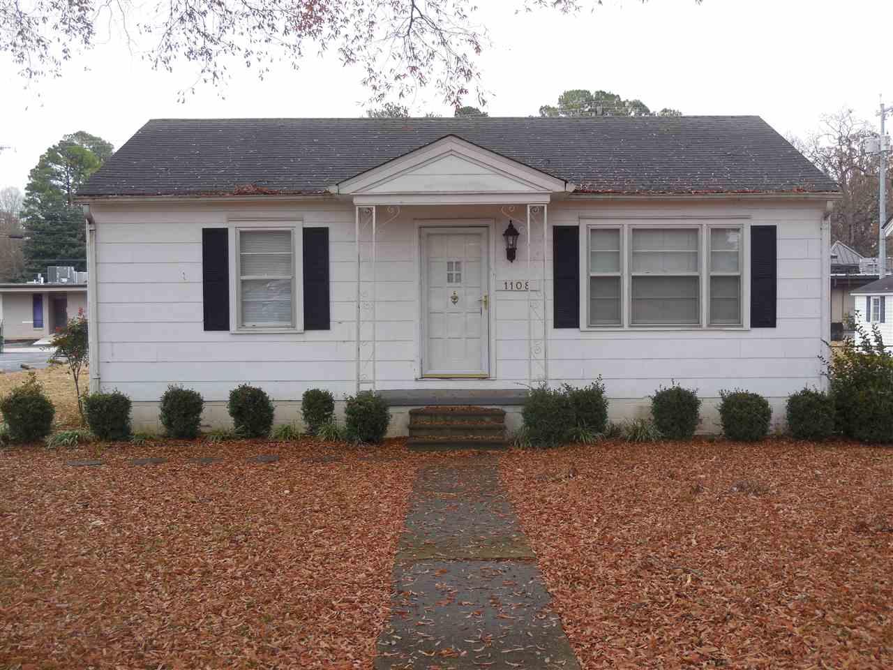 1108 15TH AVENUE SE - Photo 1