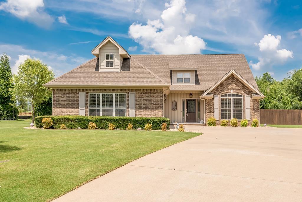 305 Sherborne Court - Photo 1