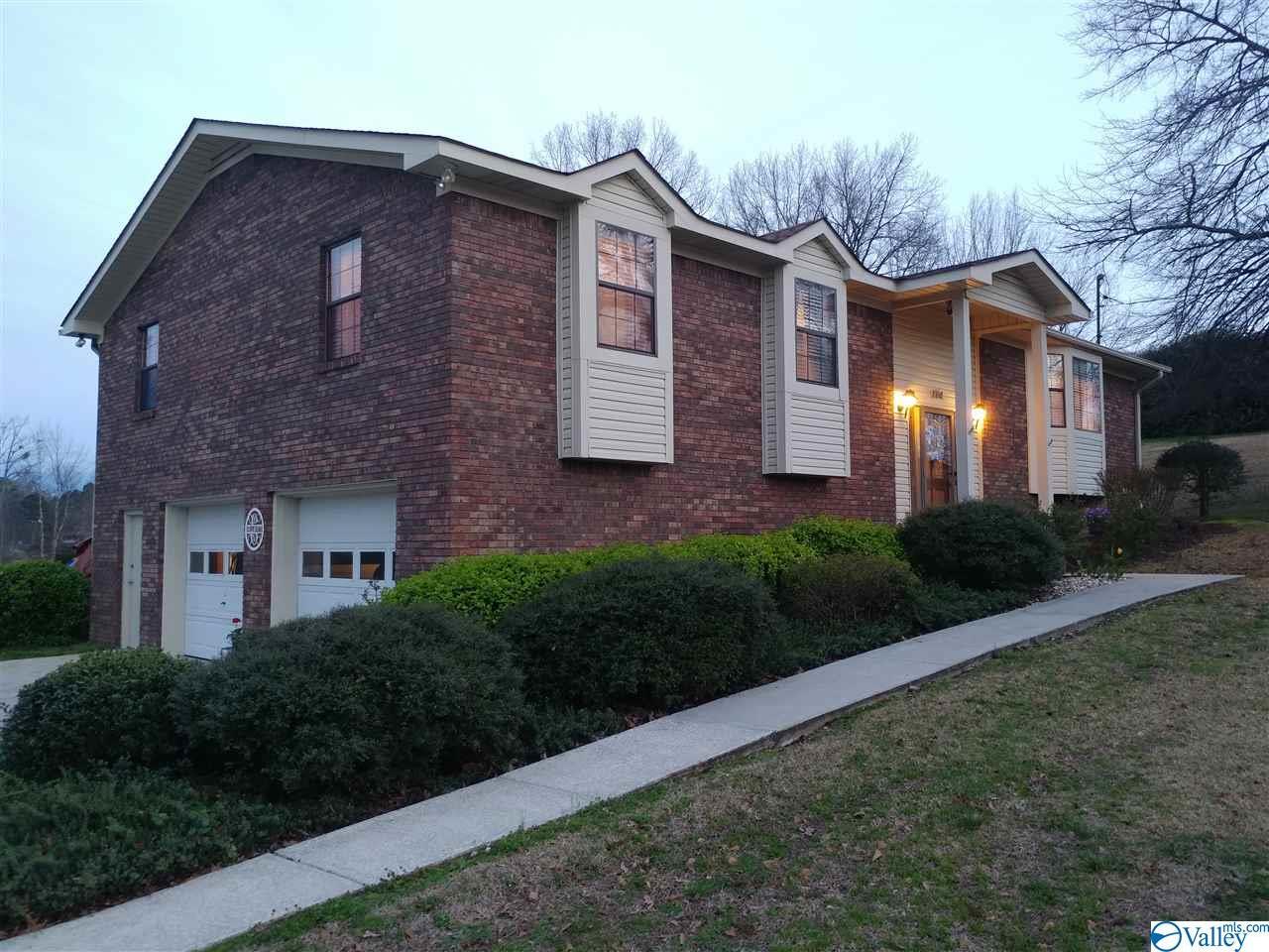 1204 Pineview Avenue - Photo 1