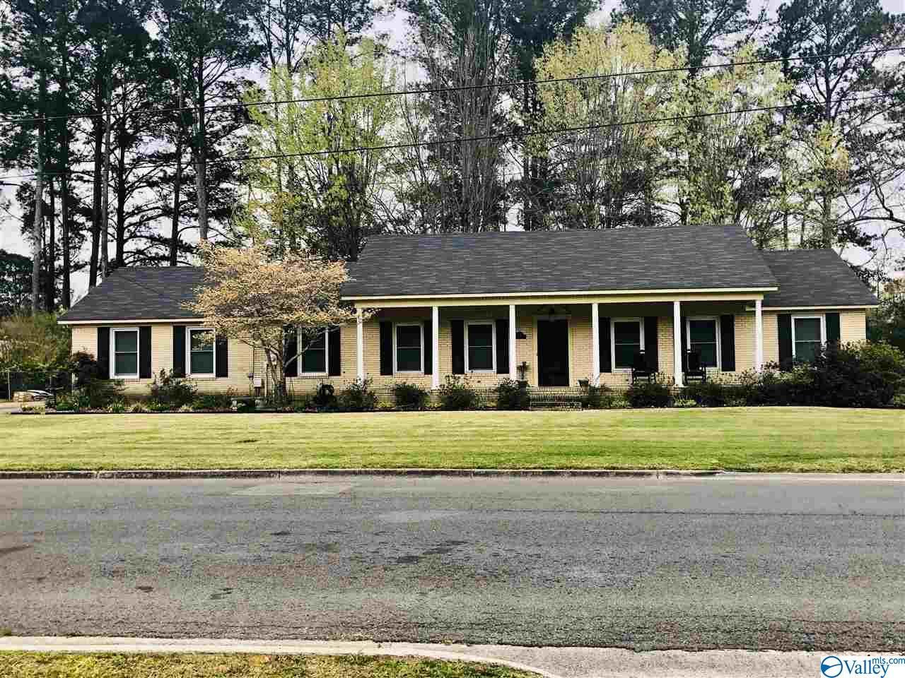 405 Peach Avenue - Photo 1
