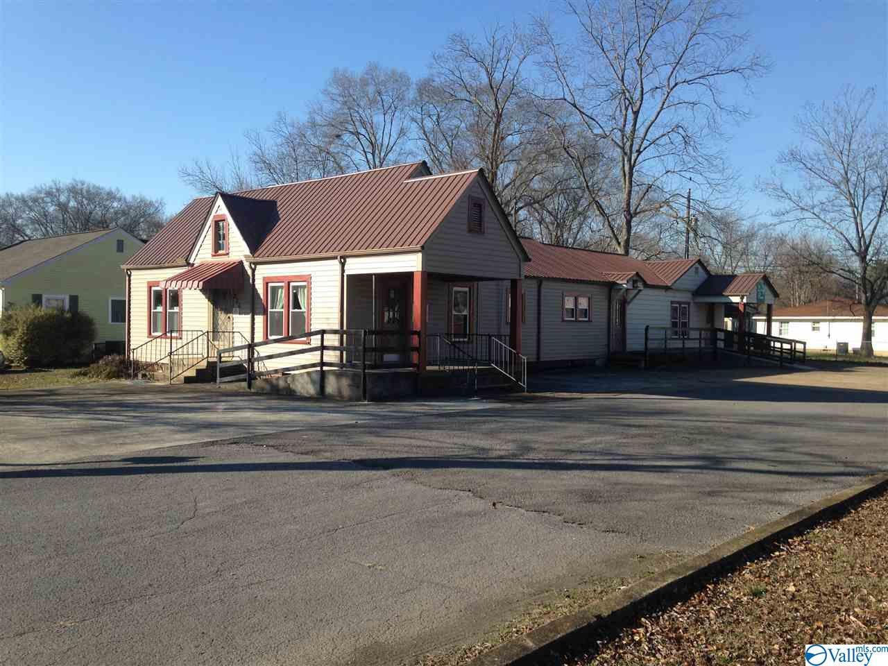 206 Veterans Drive - Photo 1