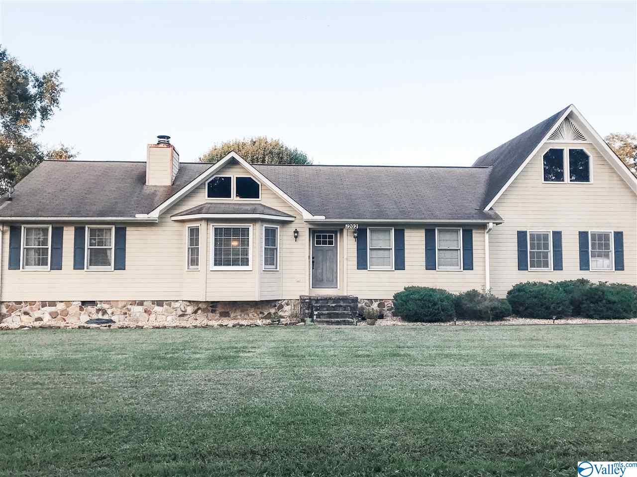 1202 Larry Street - Photo 1