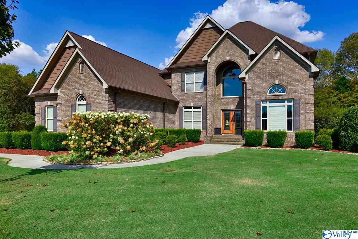 211 Briarwood Circle - Photo 1