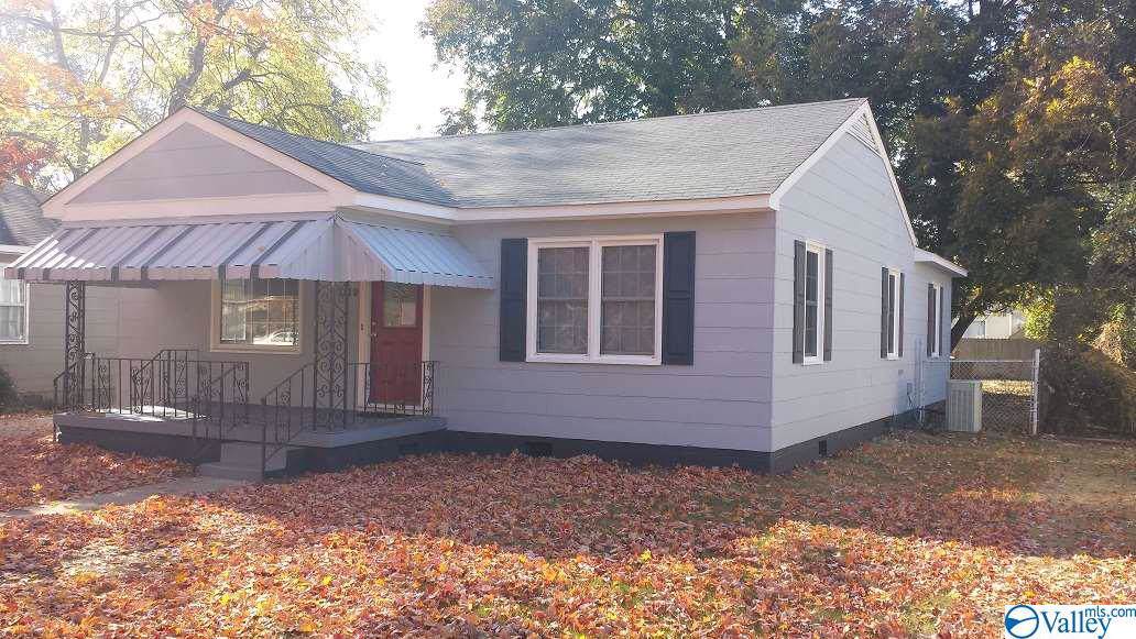 1119 11TH AVENUE SE - Photo 1