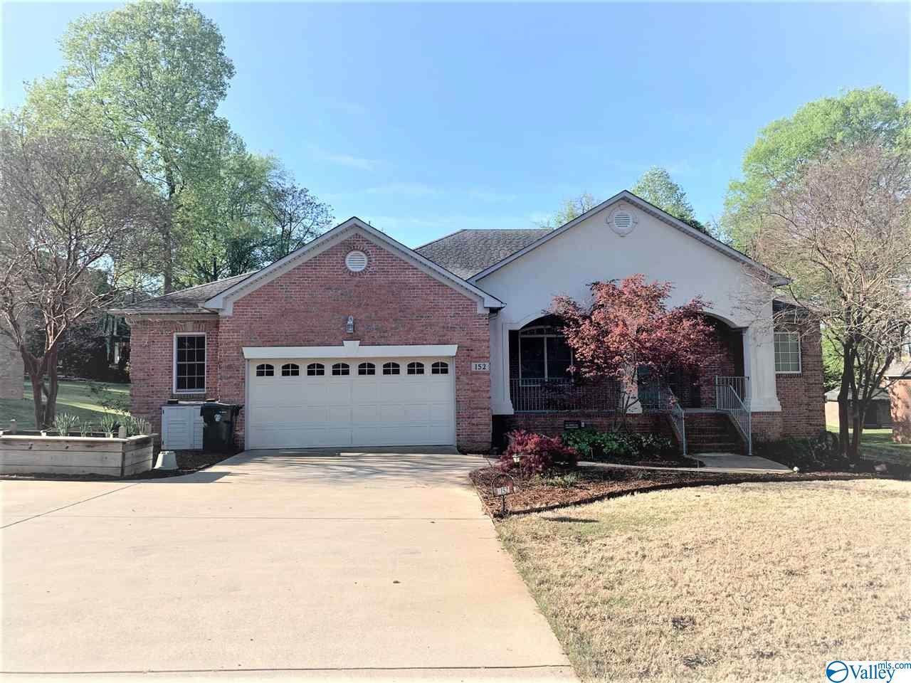 152 Thomas Drive - Photo 1