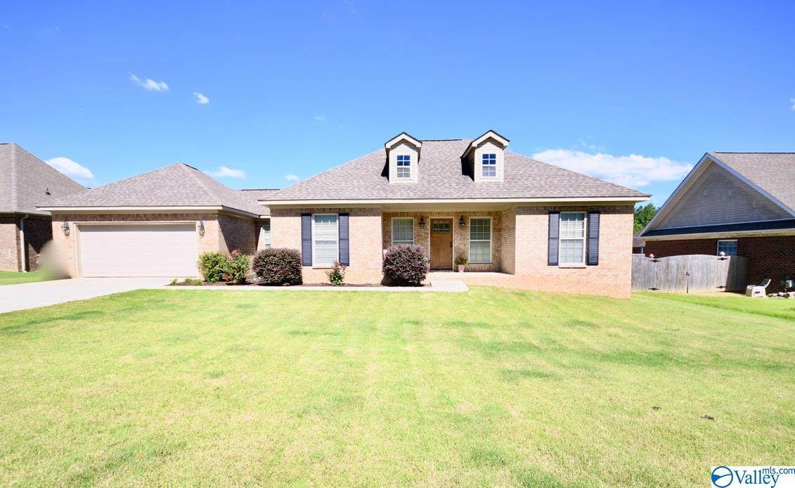 408 Pembrooke Circle - Photo 1