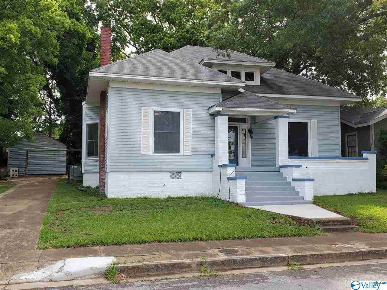 218 Davis Street Ne - Photo 1