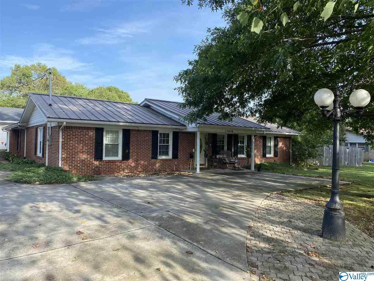 17906 Oakdale Drive - Photo 1
