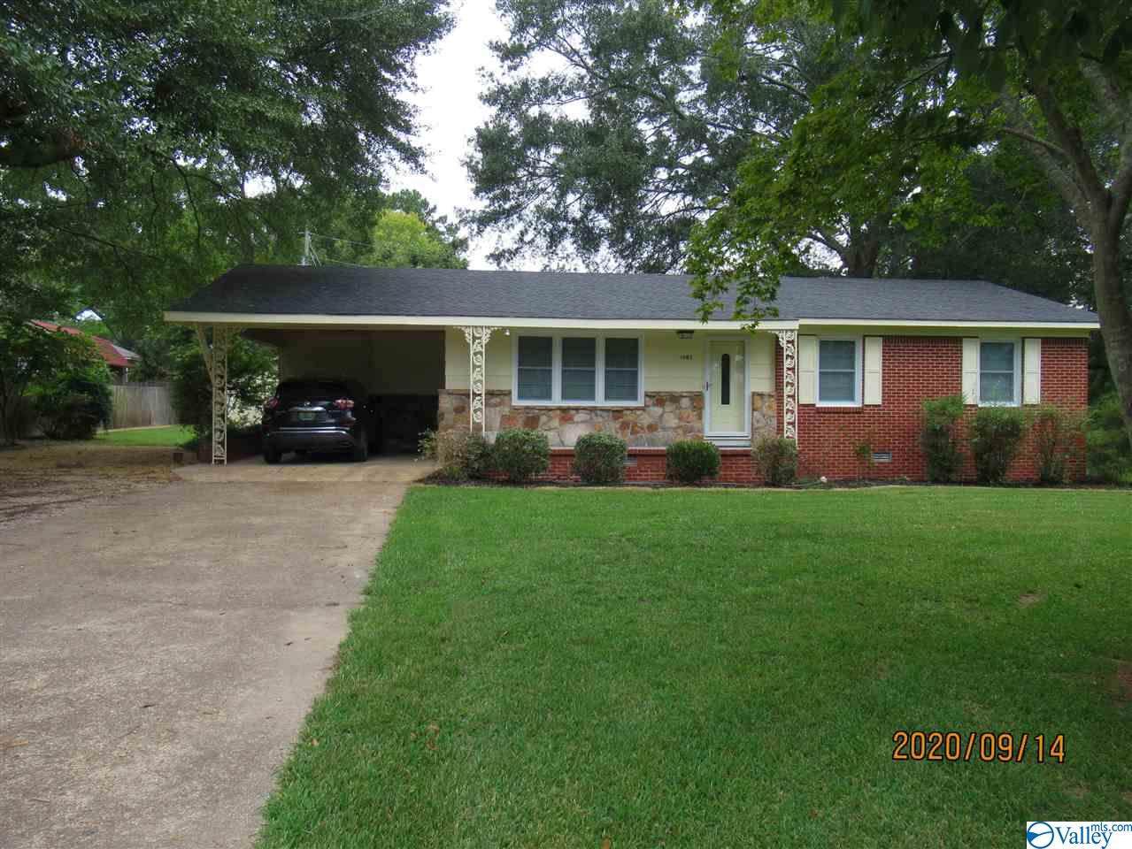 1001 Crestline Place - Photo 1