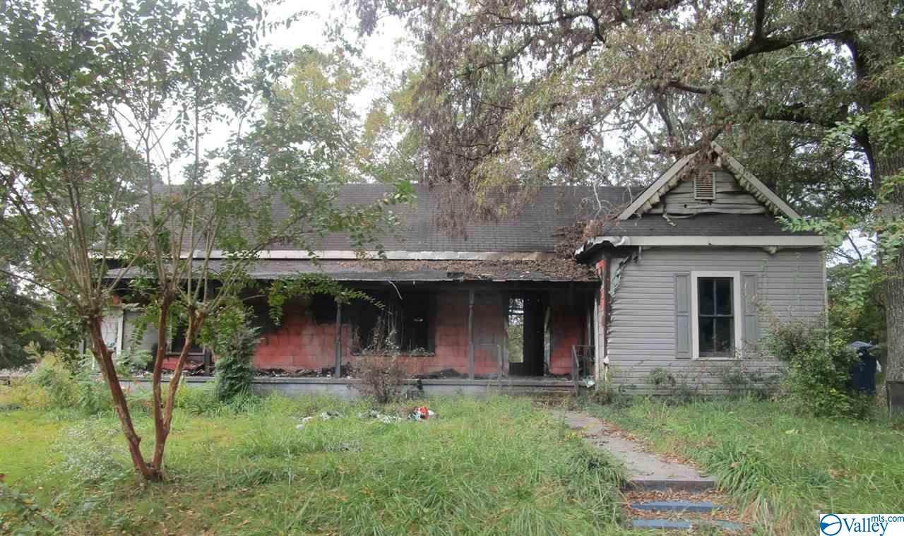900 32nd Street - Photo 1