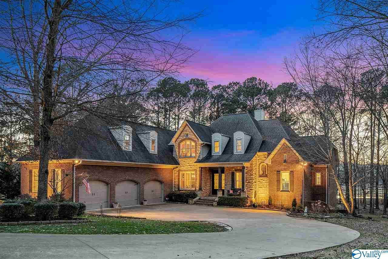 1827 Riverview Circle - Photo 1