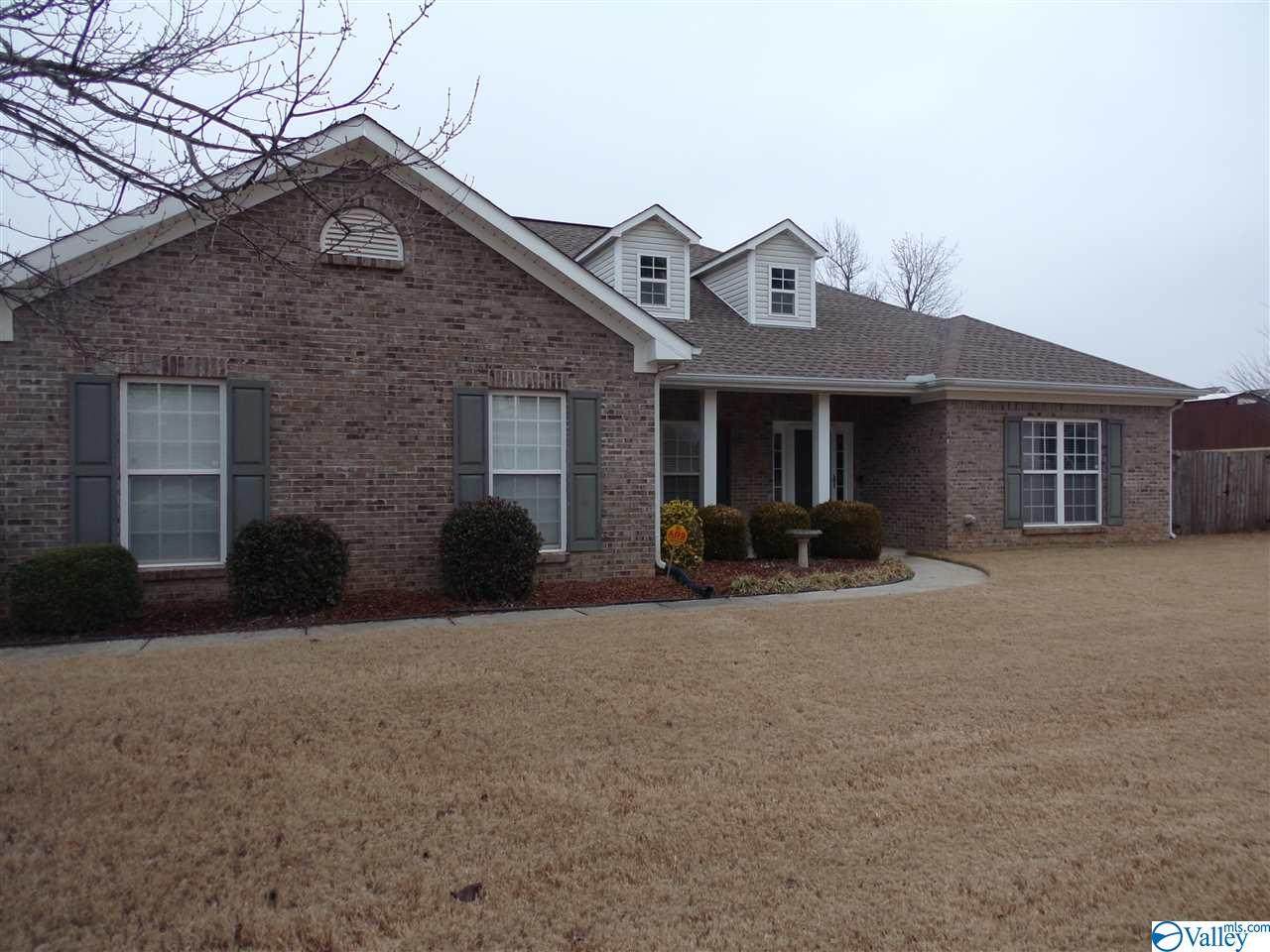 100 Bridgeport Circle - Photo 1