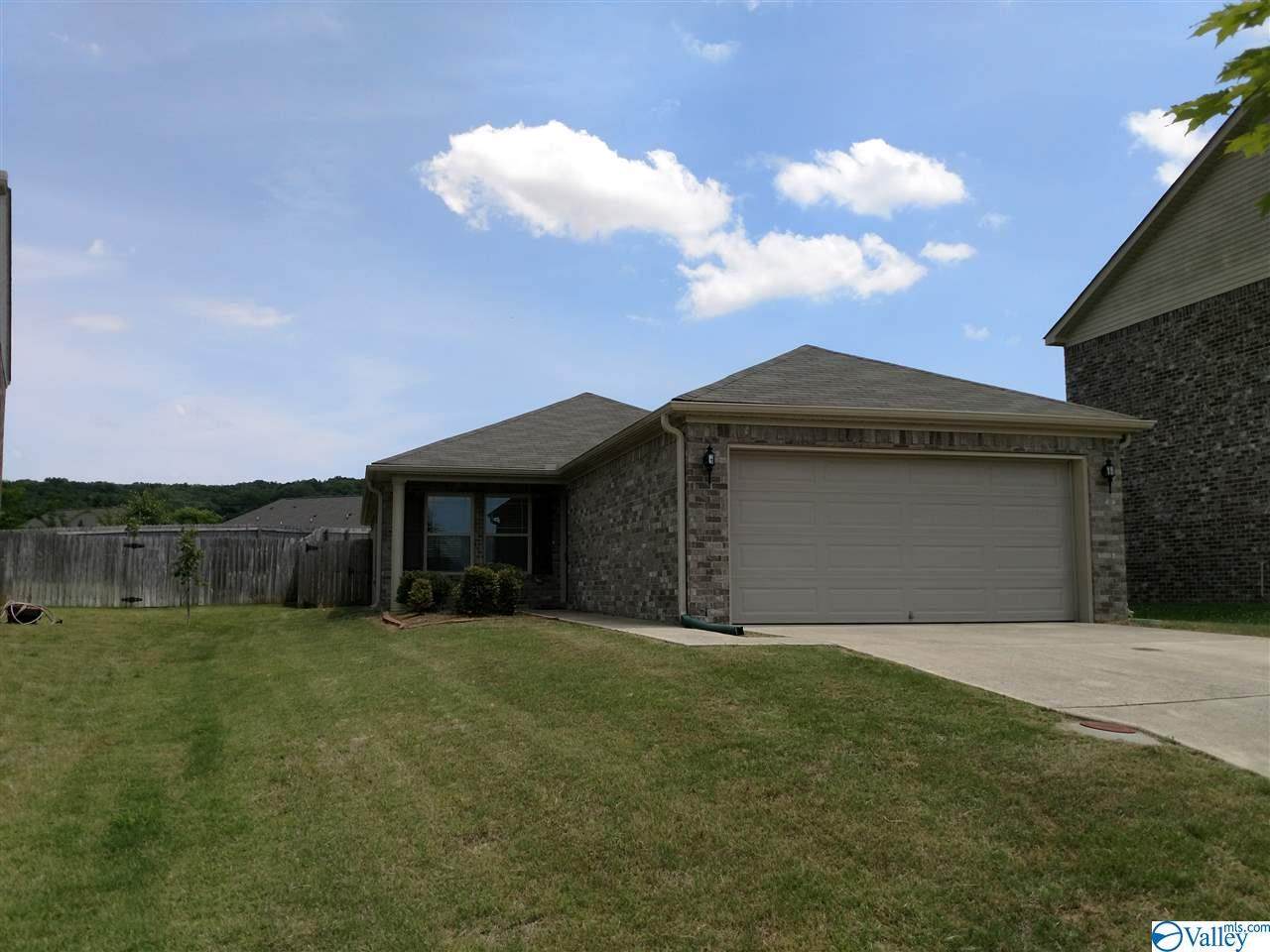 215 Ashbrook Circle - Photo 1