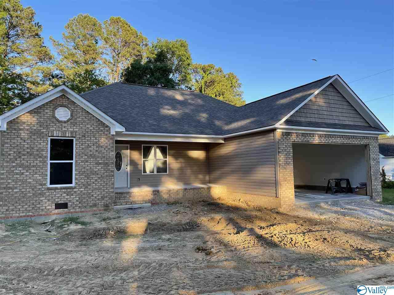207 Calhoun Circle - Photo 1