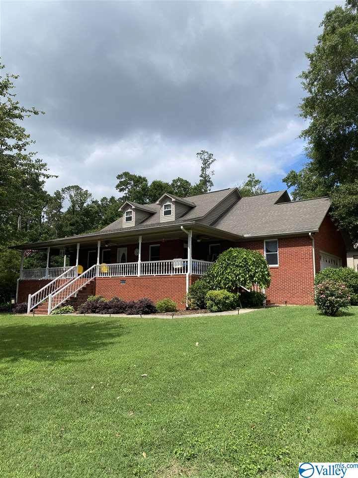 150 Pinewood Drive - Photo 1