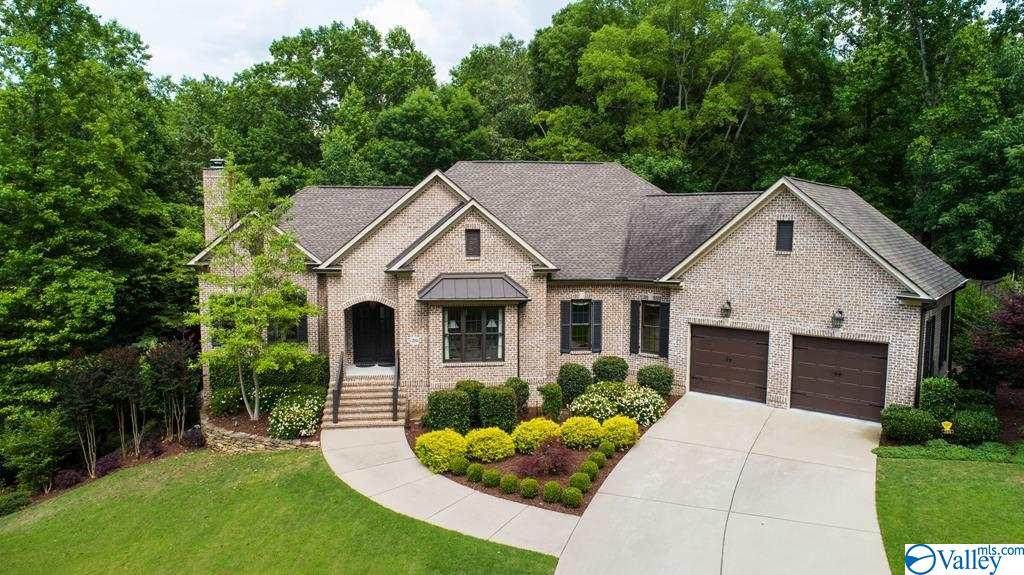 204 Ashlawn Court - Photo 1