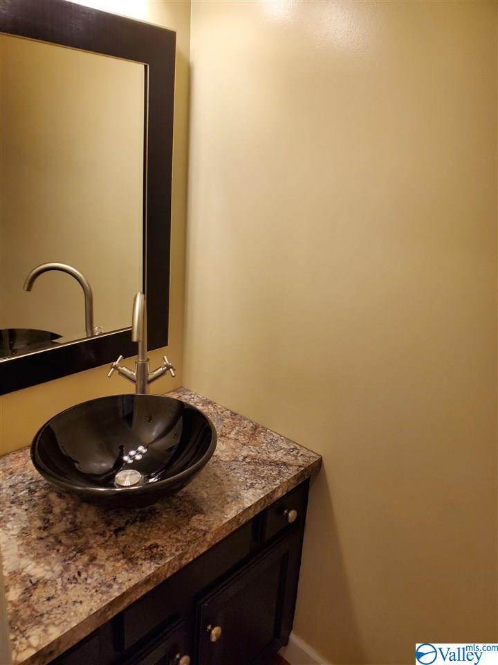 80 Creekwood Court - Photo 1