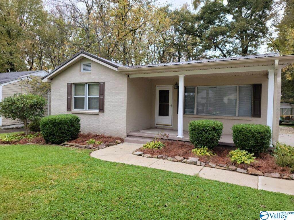 136 Holmes Street - Photo 1