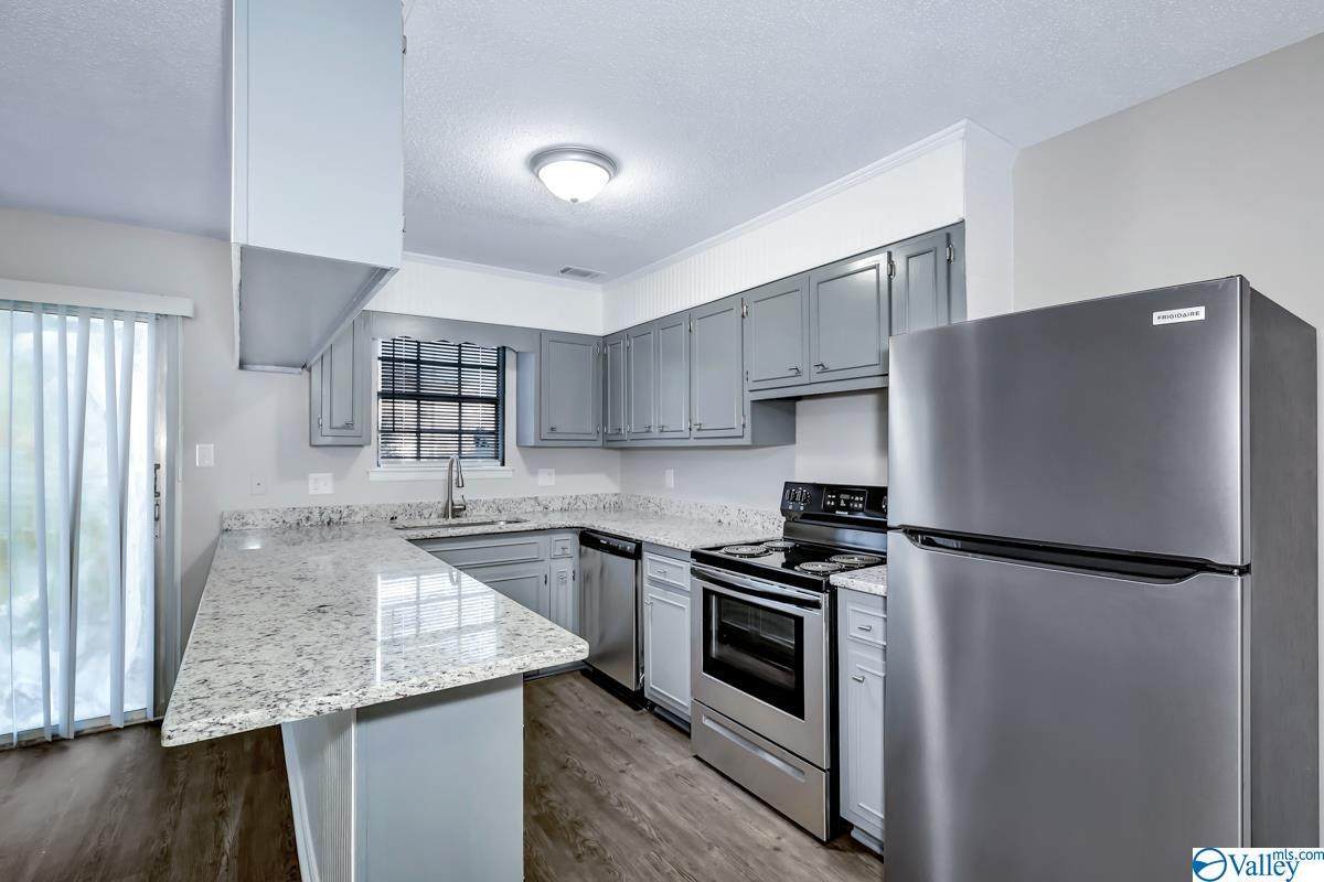 209 Cloverleaf Drive - Photo 1