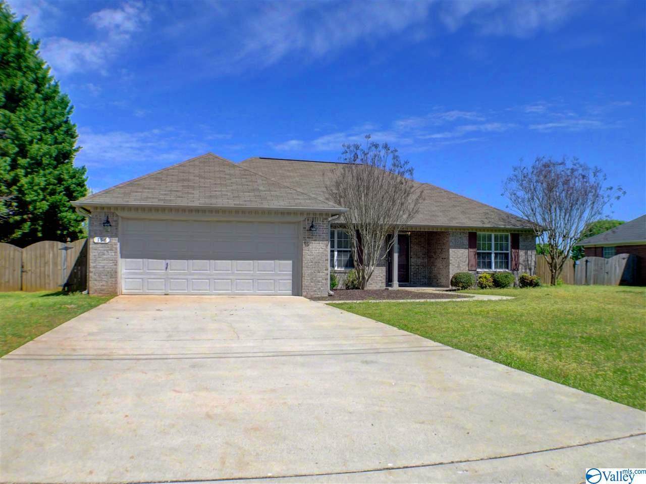 158 Oakcrest Road - Photo 1