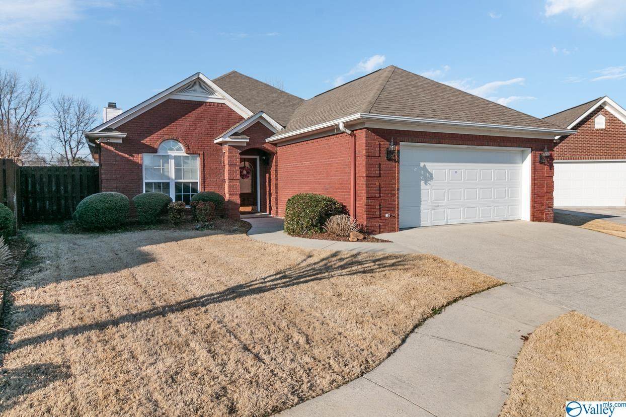 109 Canterbury Circle - Photo 1