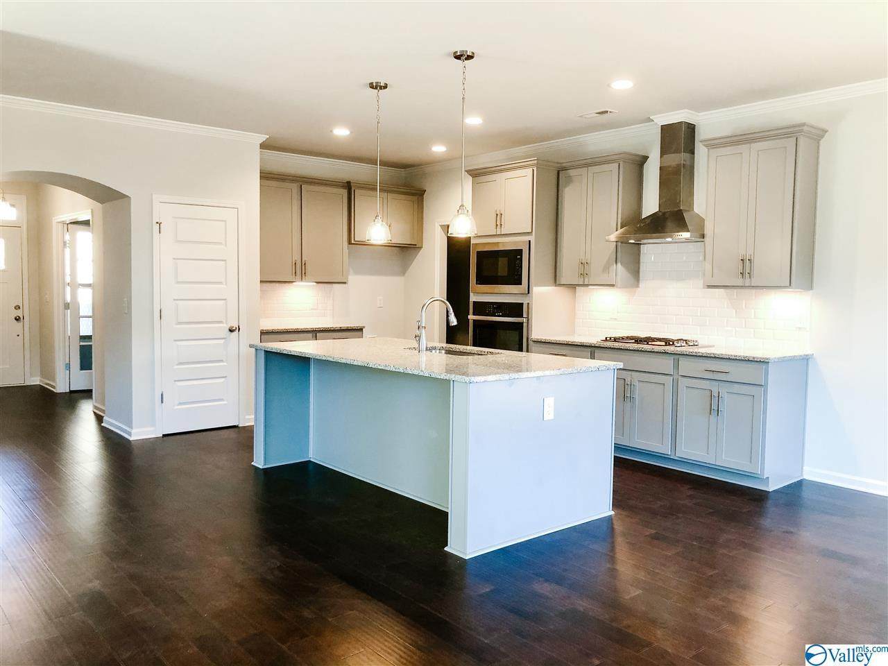 211 Jubilee Circle - Photo 1