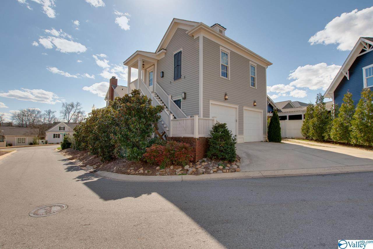 32 Hillcrest Avenue - Photo 1