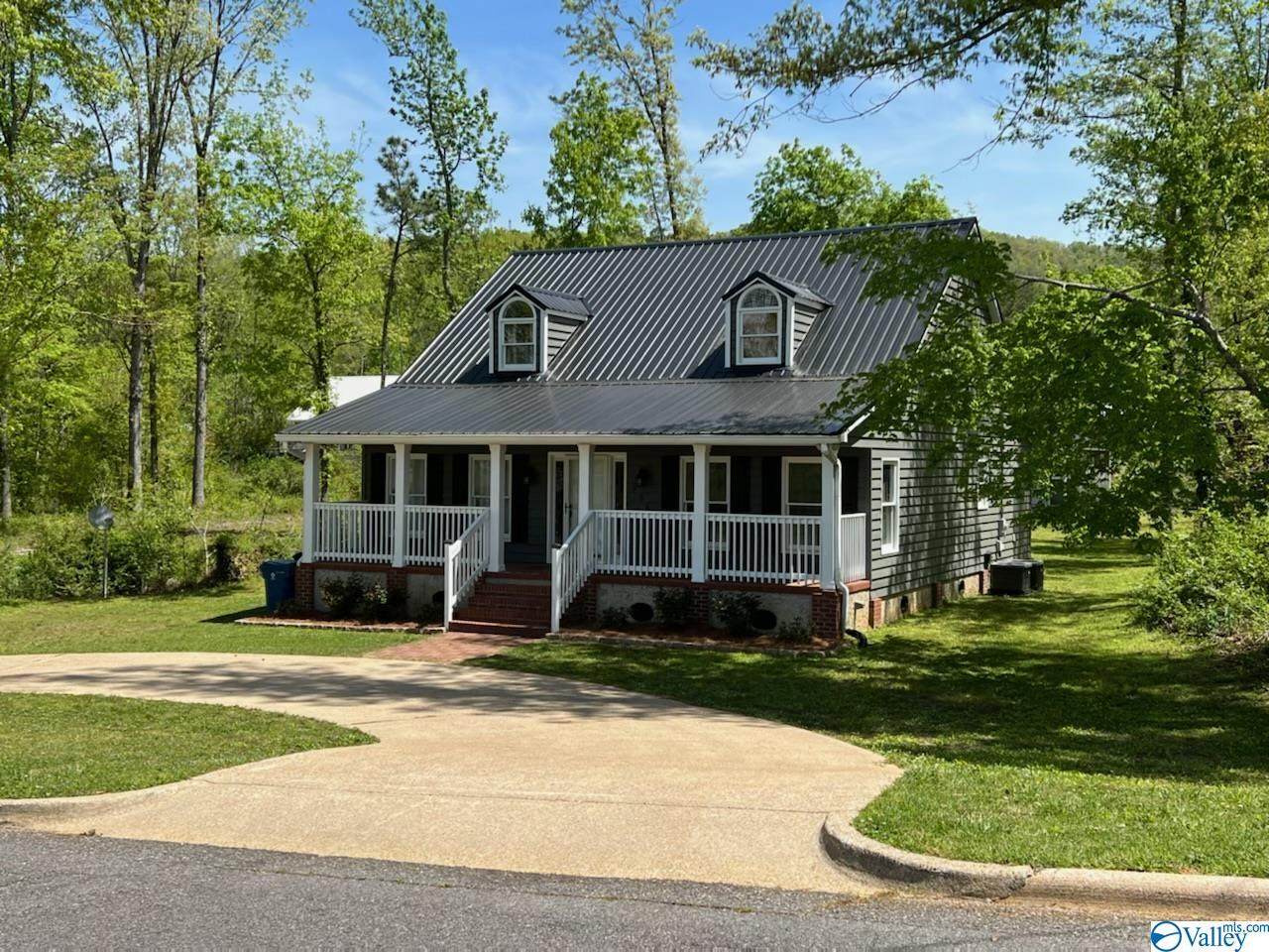 906 9th Avenue - Photo 1
