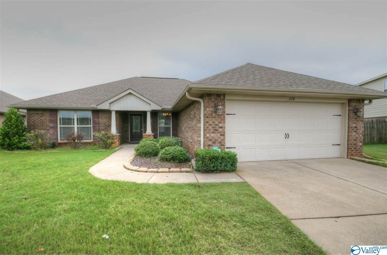 228 Grantham Circle - Photo 1