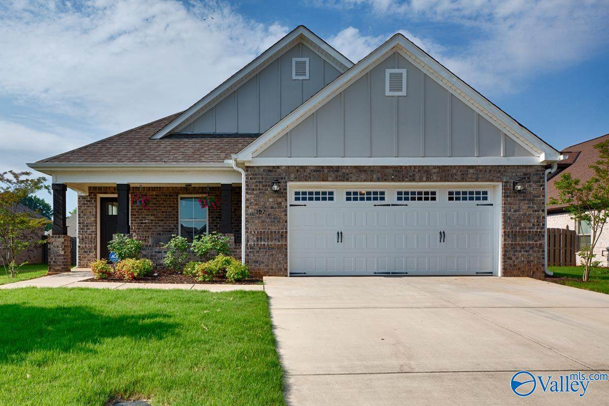 107 Goldfinch Drive - Photo 1