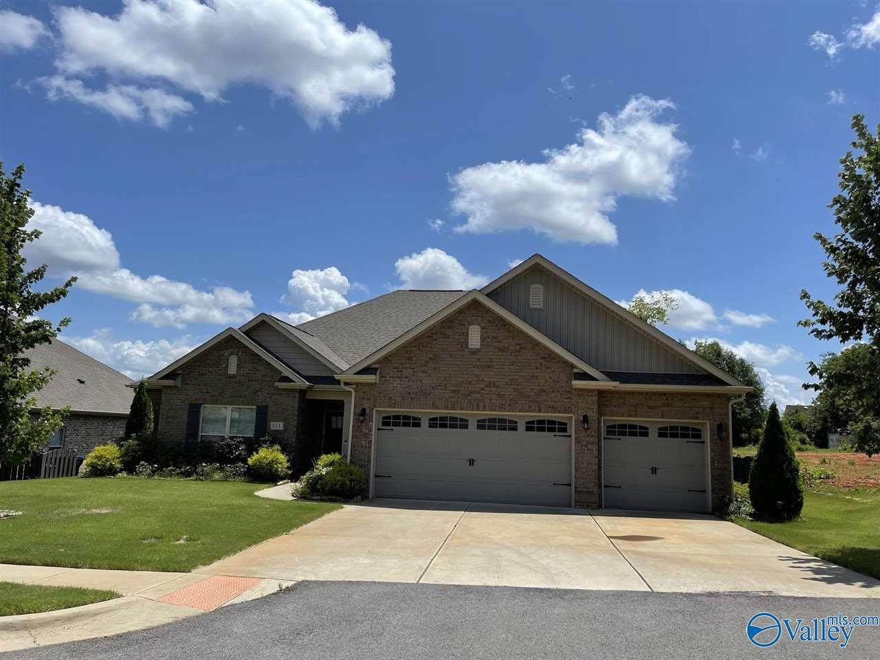 111 Pine Manor Drive - Photo 1
