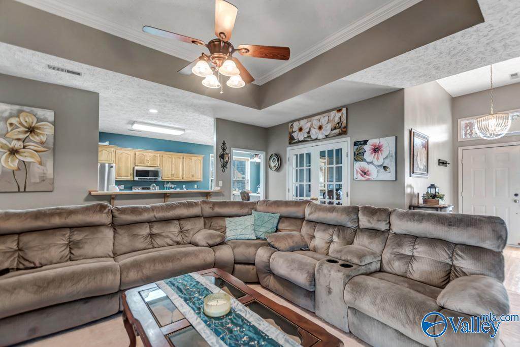 102 Silver Tail Lane - Photo 1
