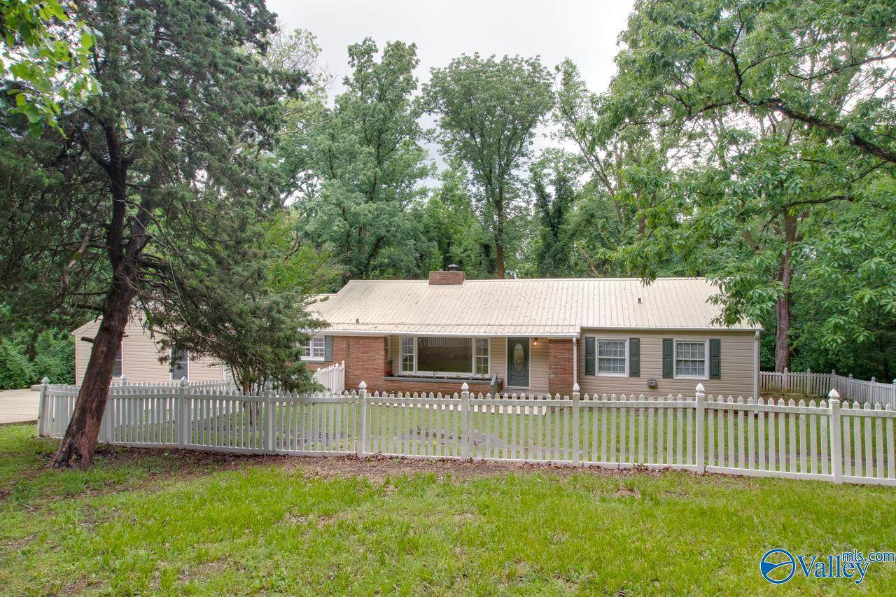 1900 Governors Drive, Huntsville, AL 35801 (MLS 21860908) Amanda