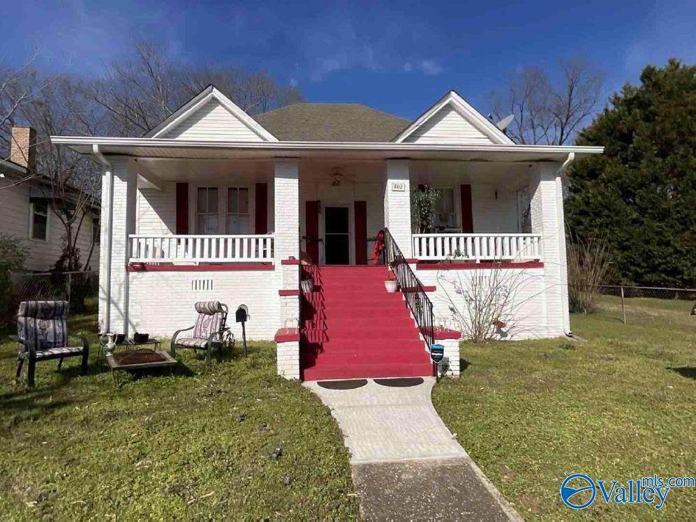 802 Clarendon Ave - Photo 1
