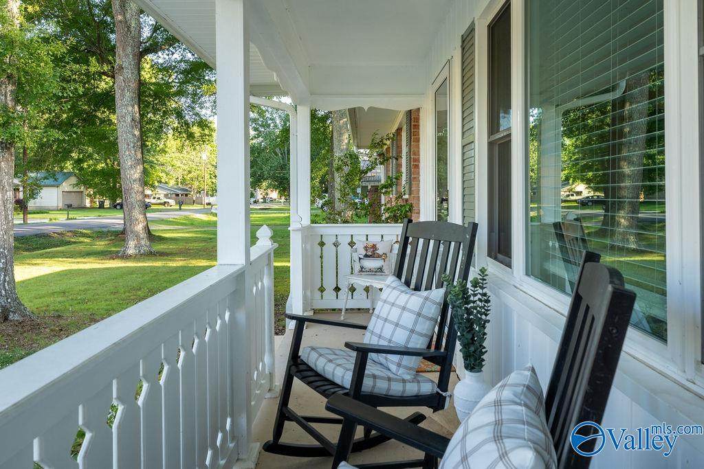 https://bt-photos.global.ssl.fastly.net/nalmls/orig_boomver_1_21889225-2.jpg