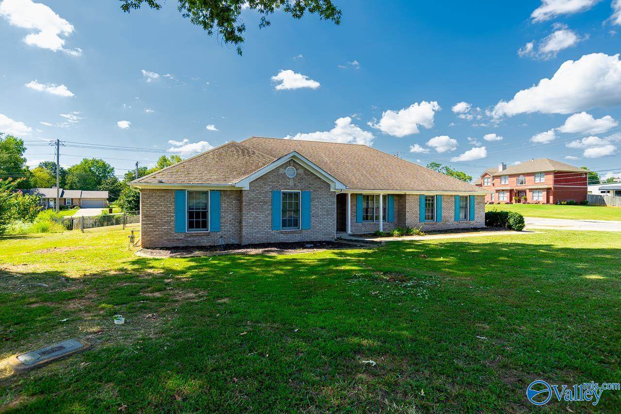 100 Clubhouse Lane - Photo 1
