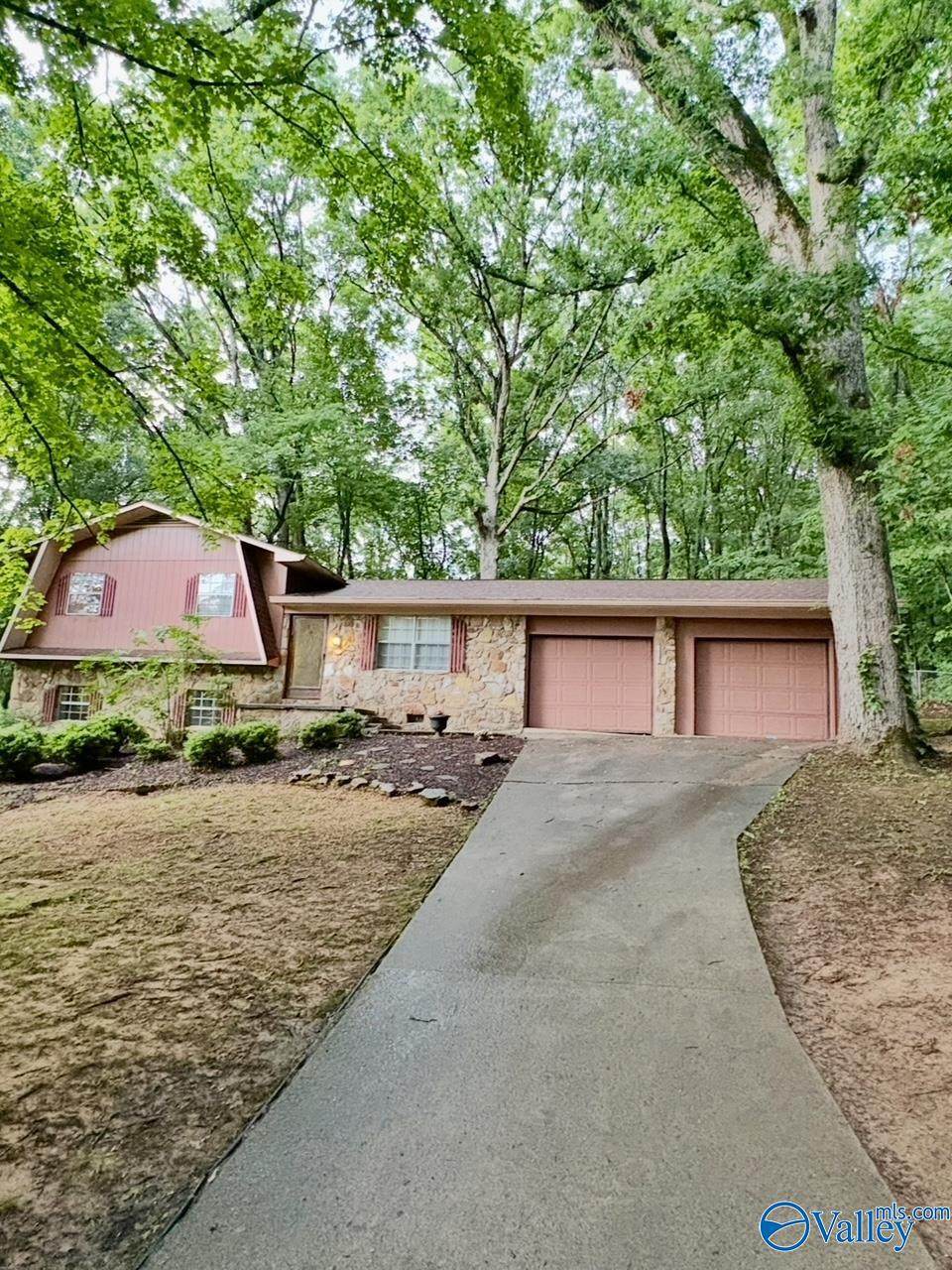 403 Oakview Lane - Photo 1