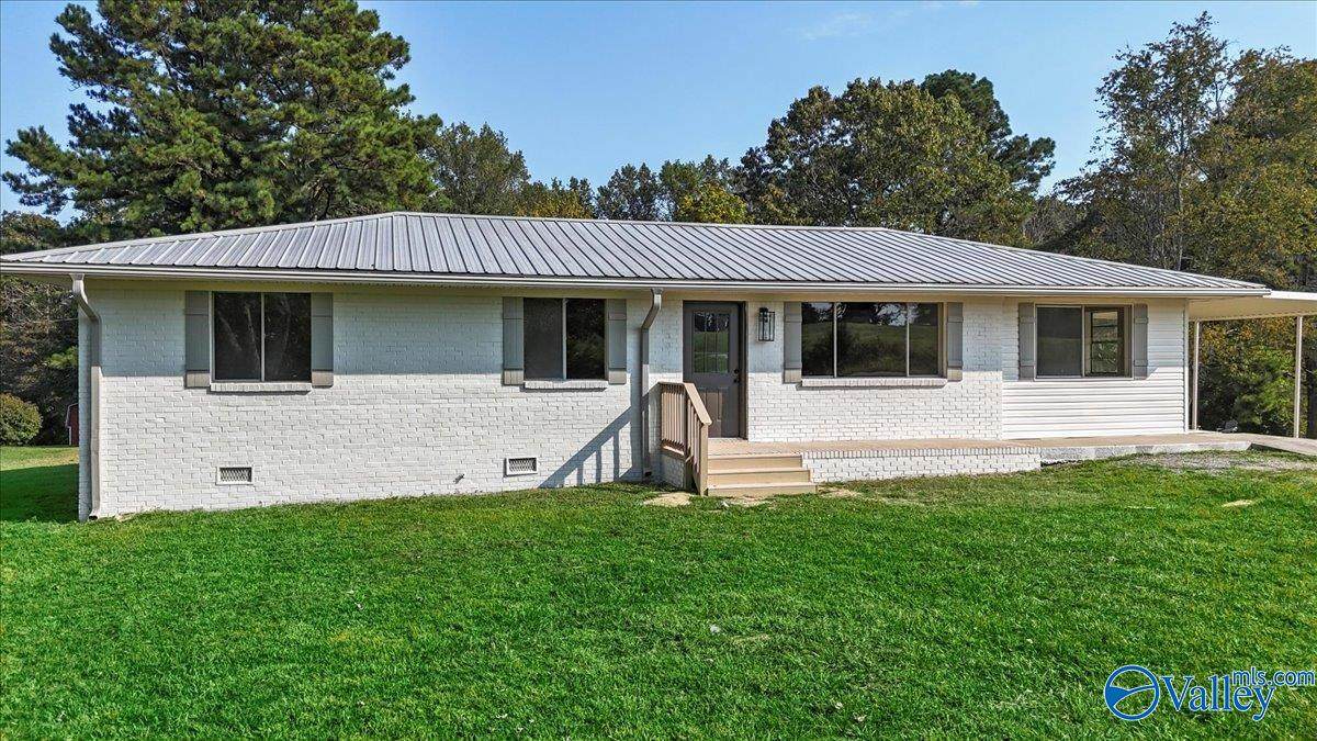 637 County Road 1462 - Photo 1